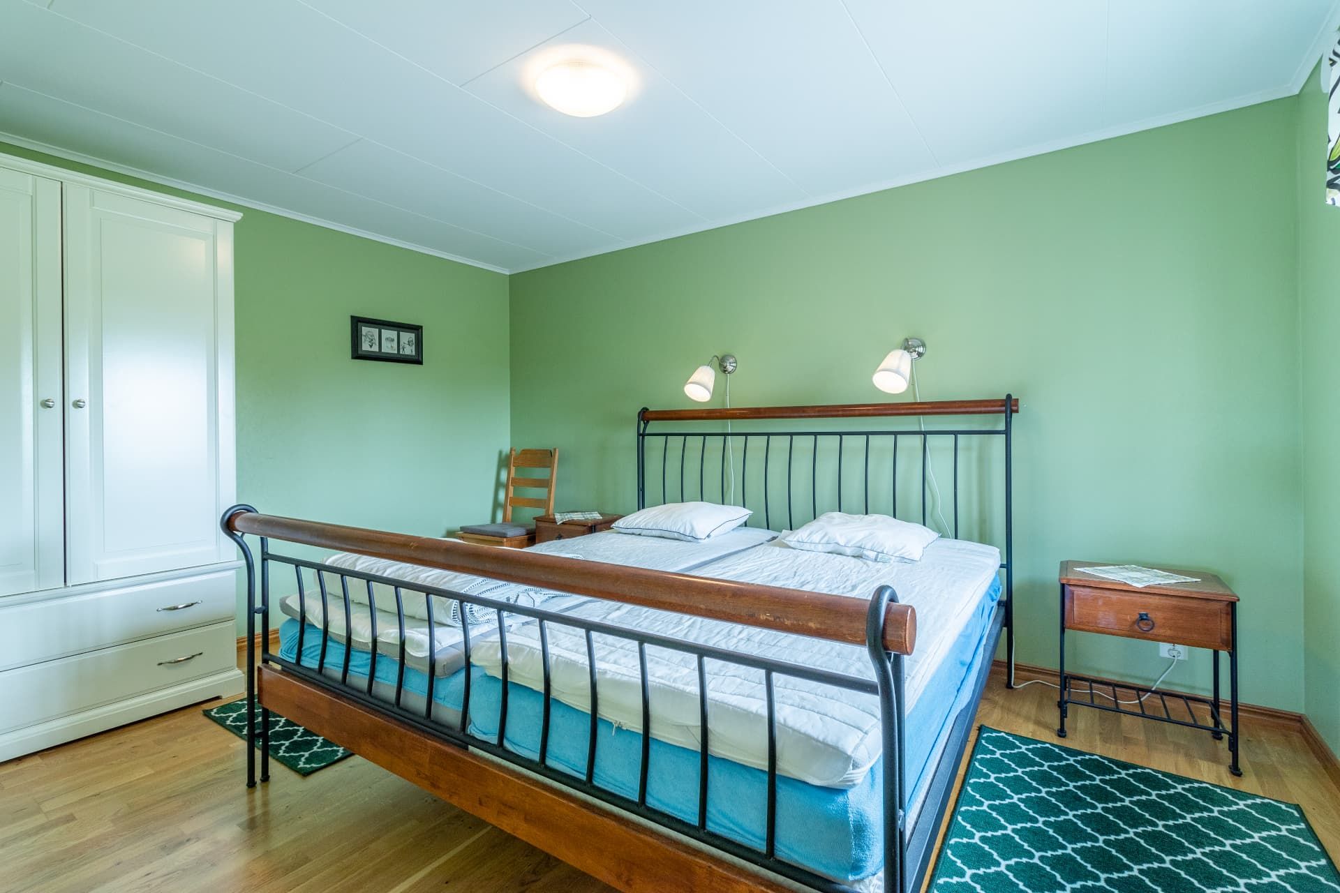 Bedroom with double bed