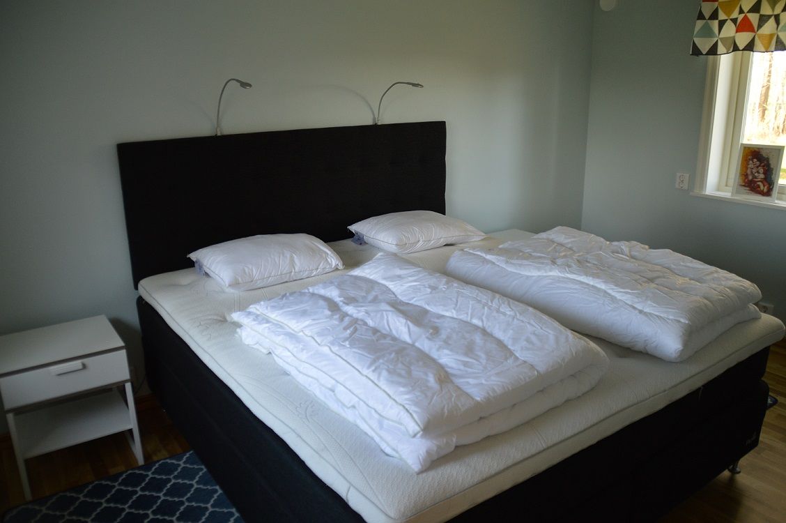 Schlafzimmer mit Doppelbett