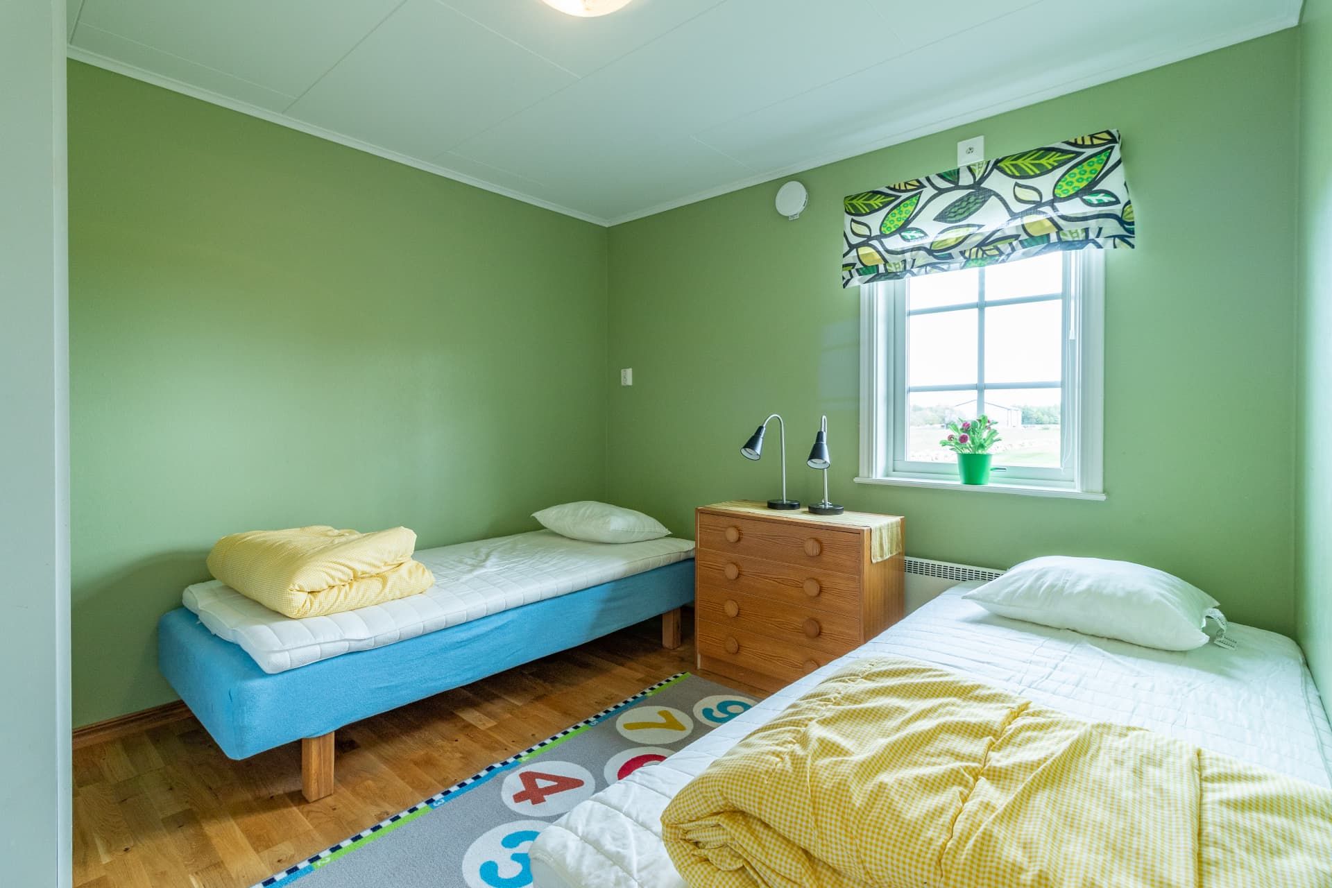 Bedroom with single beds