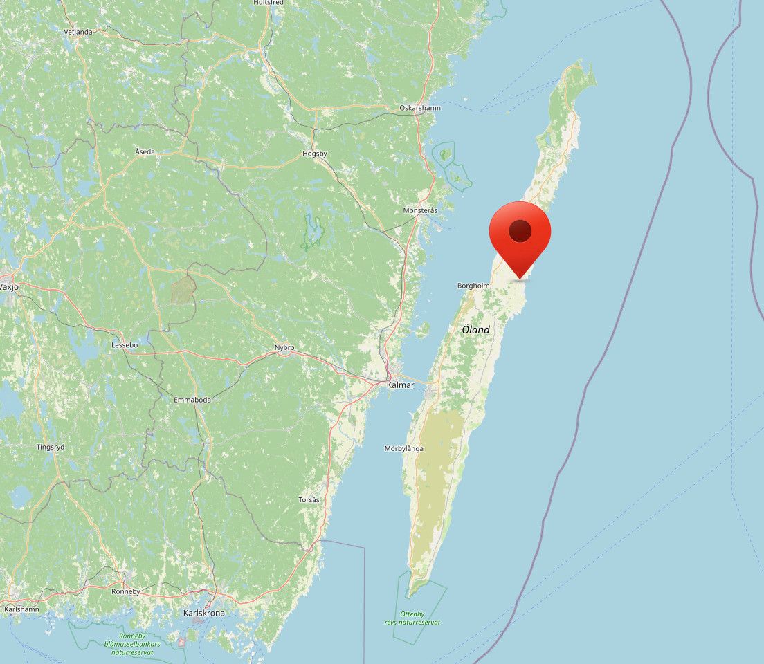 Karta över Öland och Kalmarsund med Löt utmarkerat på öns mellersta del, nordost om Borgholm.